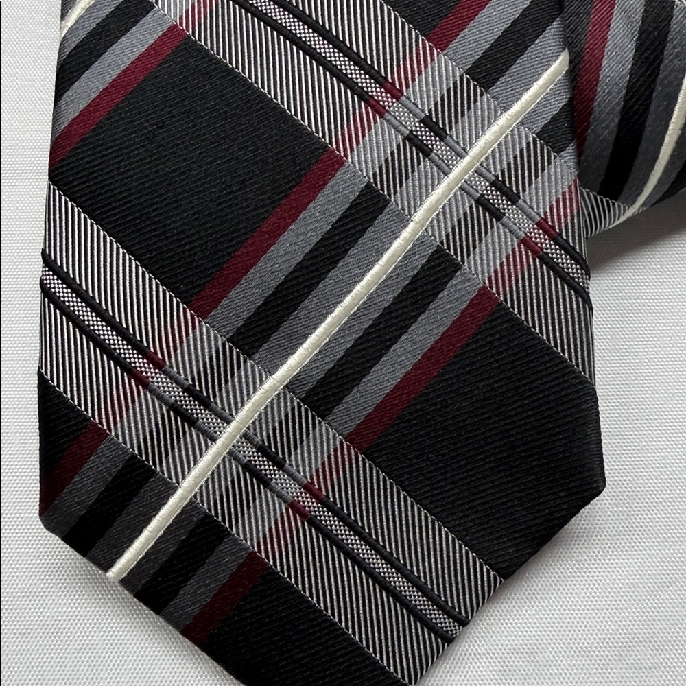 Donald J. Trump Signature Collection Black Patterned Silk Necktie - Picture 2 of 7